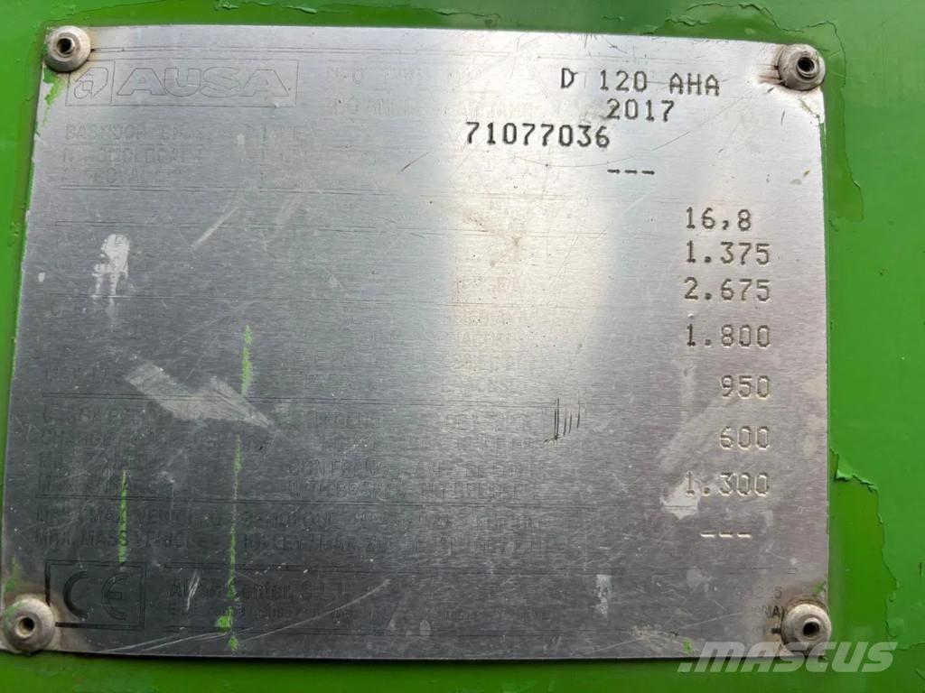 Ausa D120AHA 鉸接式起吊車