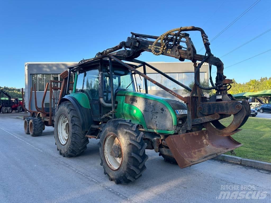 Valtra T130 林業用曳引機