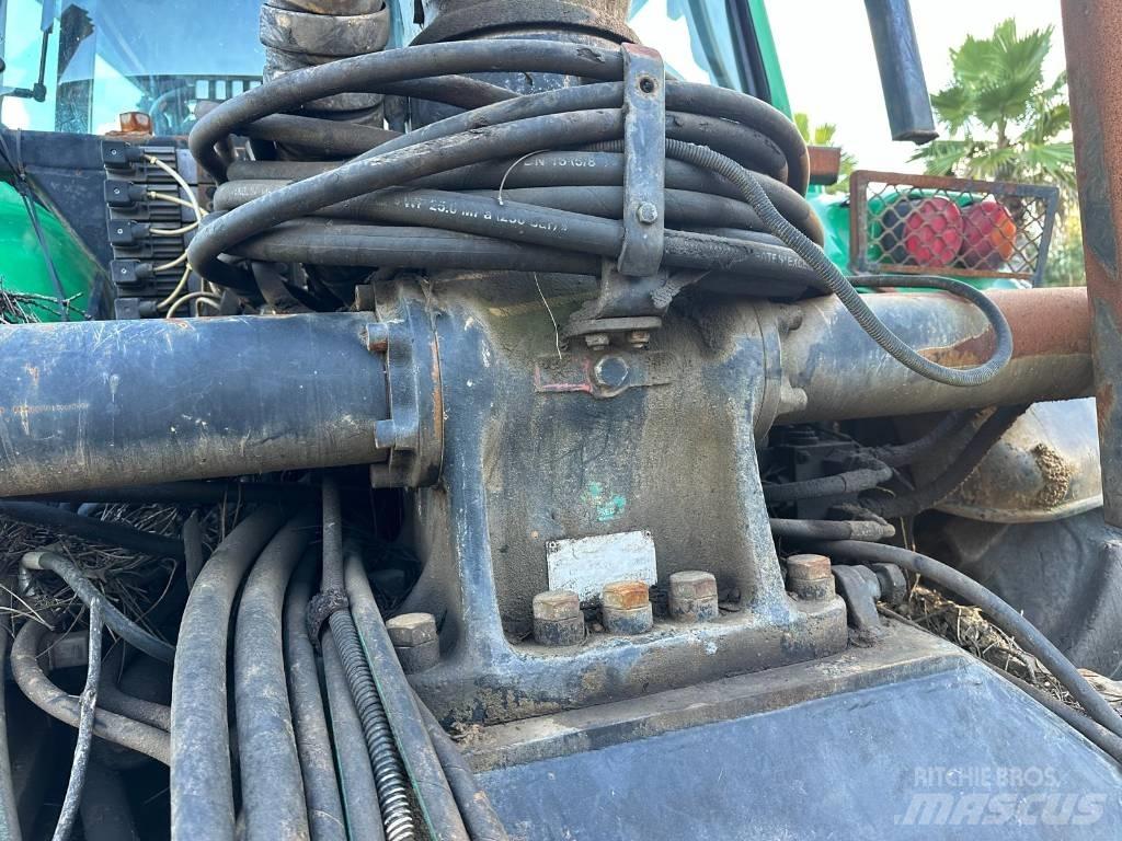 Valtra T130 林業用曳引機