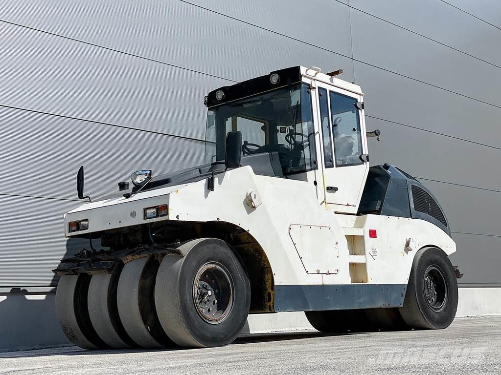 Bomag BW 24 RH 膠輪滾壓機