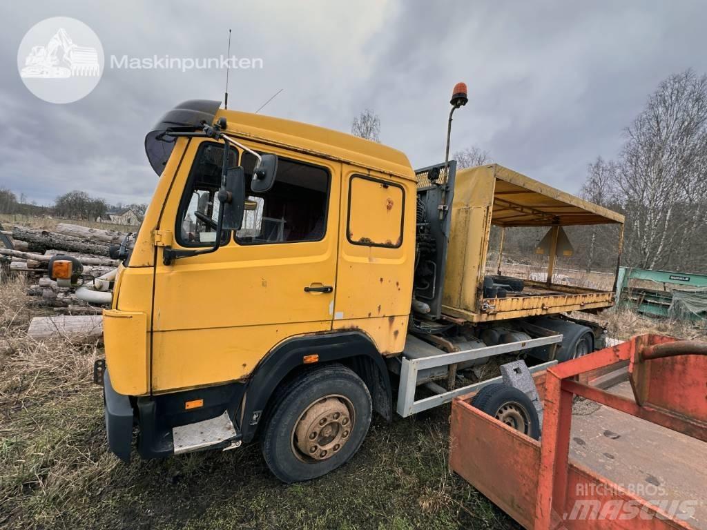 Mercedes-Benz 1117 L 吊鉤式起重車