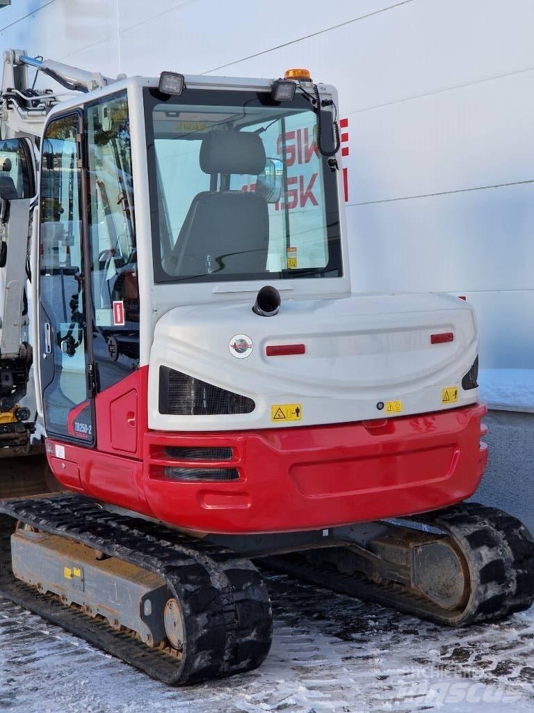 Takeuchi TB 250 小型挖土機/掘鑿機<7t(小型挖掘機)
