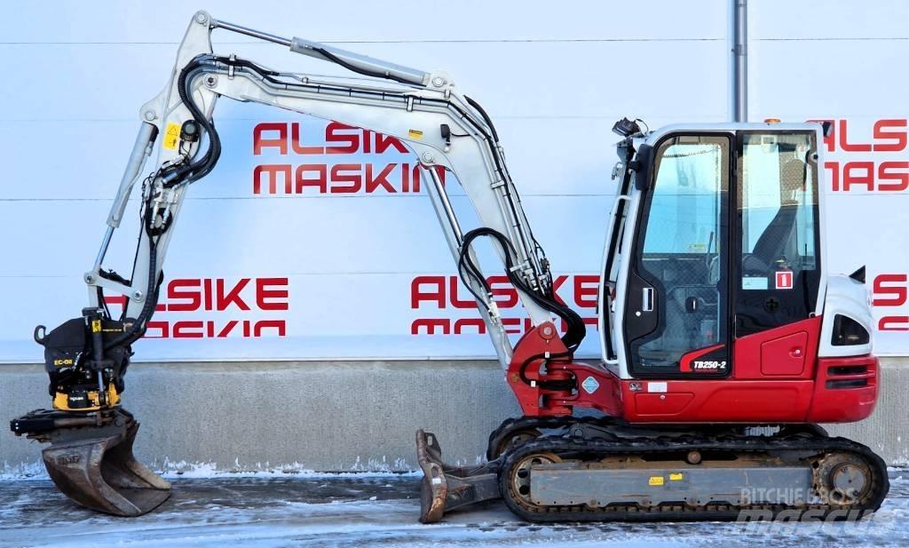 Takeuchi TB 250 小型挖土機/掘鑿機<7t(小型挖掘機)