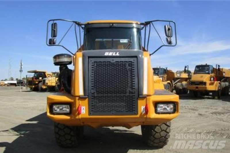 Bell B30D 鉸接式起吊車