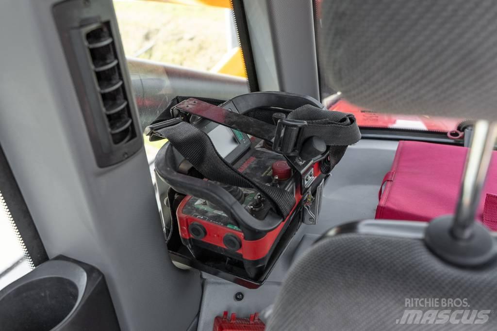 Manitou MRT 2660 伸縮臂操作車