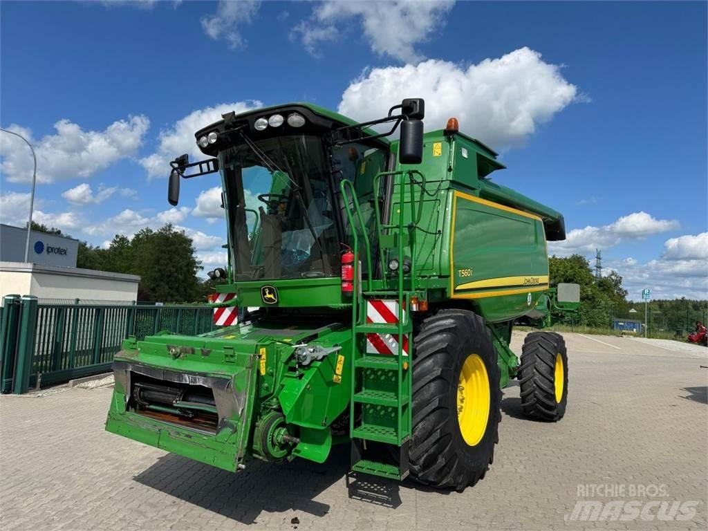John Deere T560 HM 聯合收穫機