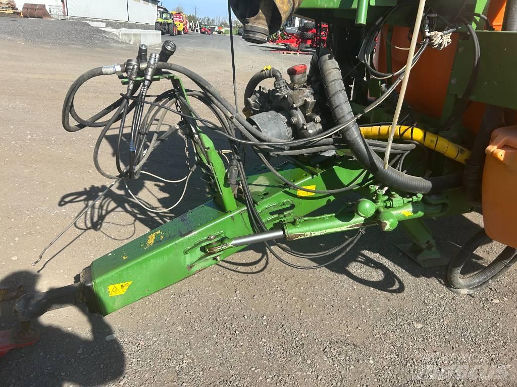 Amazone UX 4200 牽引式噴霧機