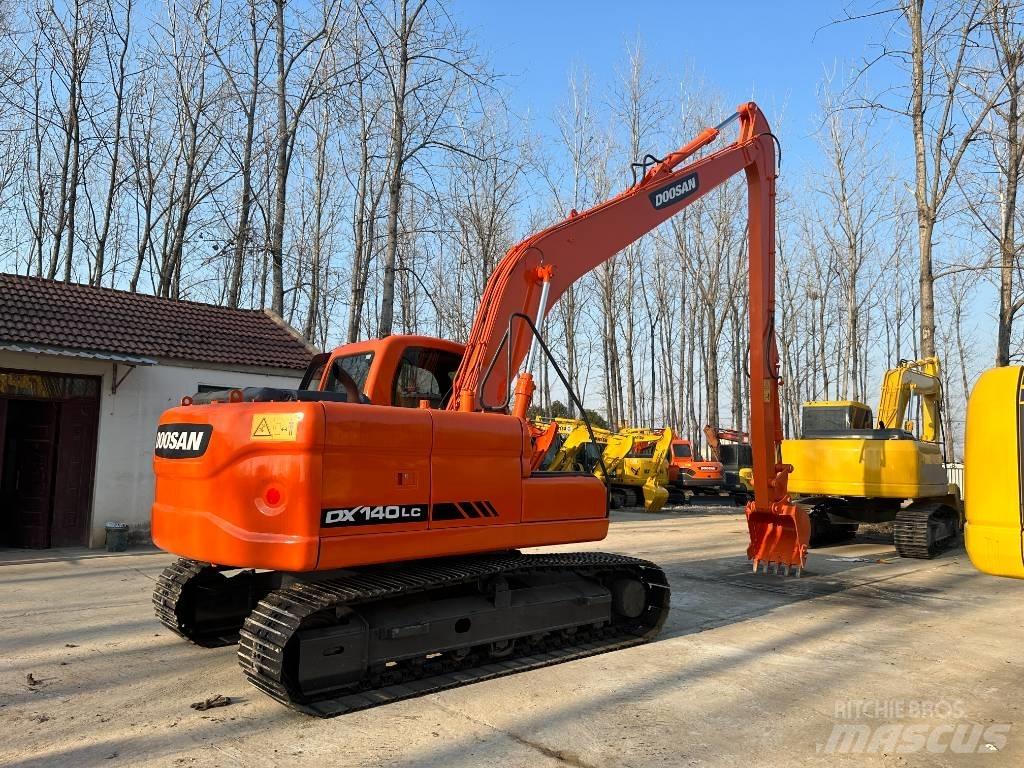 Doosan DX 140 小型挖土機/掘鑿機<7t(小型挖掘機)