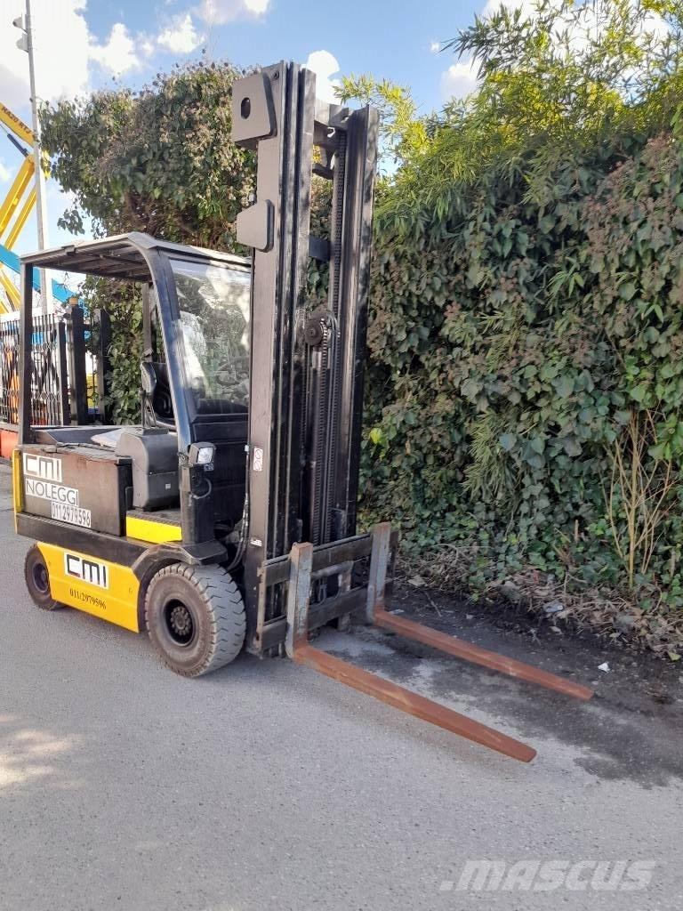 OM E 25 C 電動堆高機