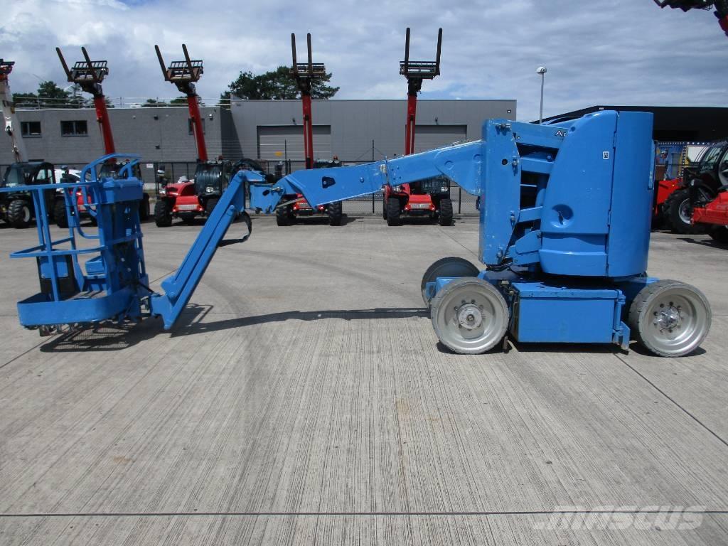 JLG E300AJP (180) 緊湊型自走式伸縮臂式升降機