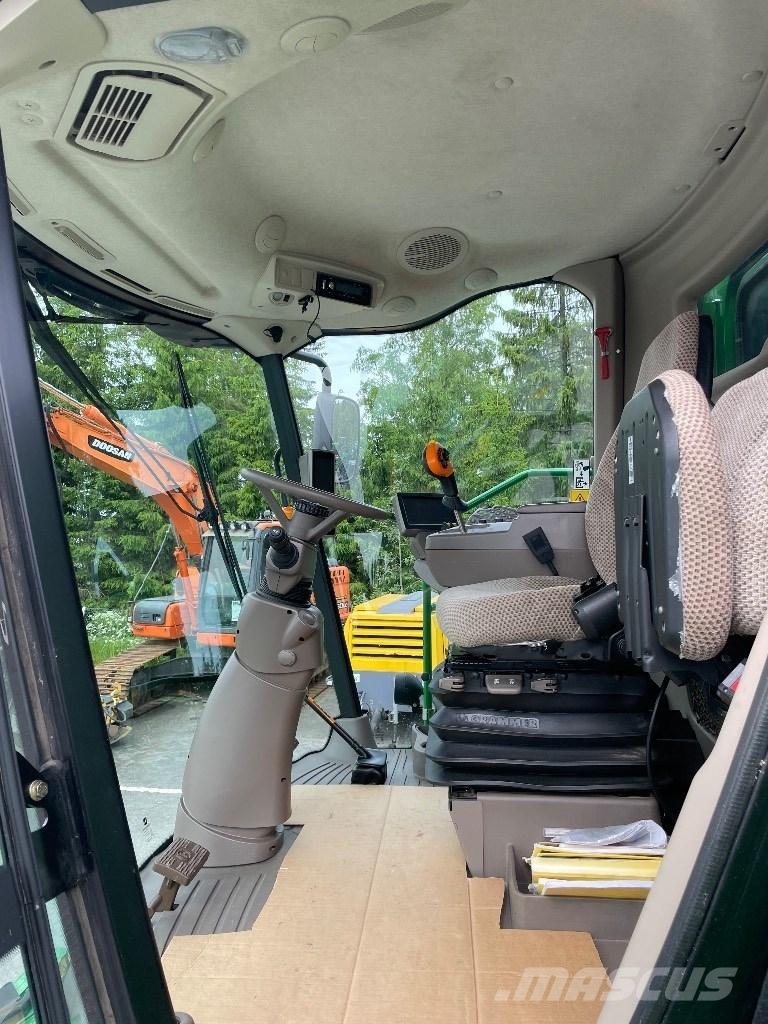 John Deere W540 聯合收穫機