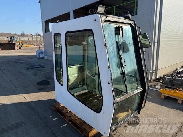 Liebherr SERIA B CAB 駕駛室與內部