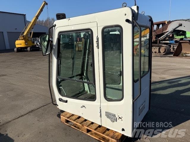 Liebherr SERIA B CAB 駕駛室與內部