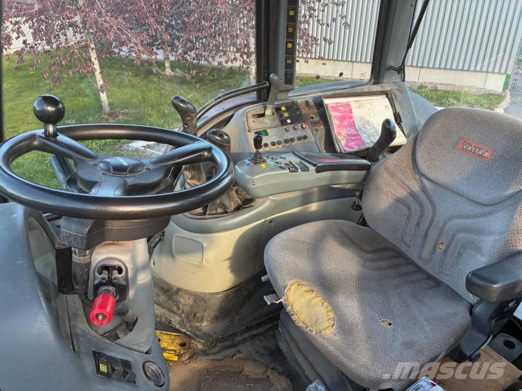 Valtra Traktor T 140 曳引機