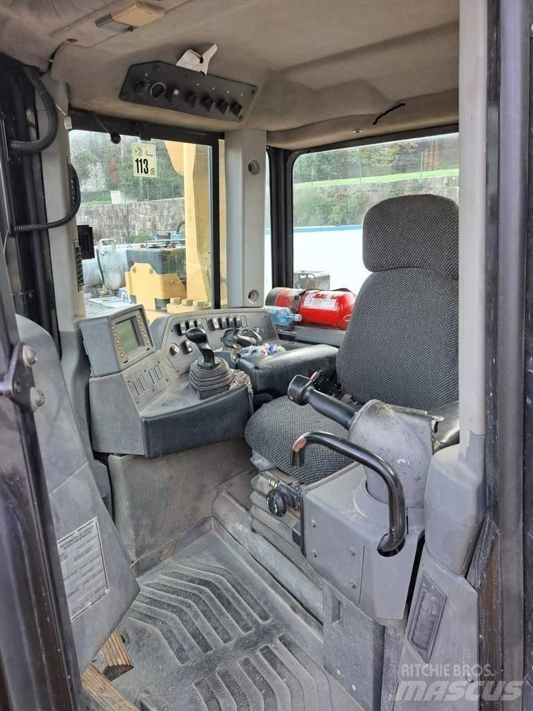 CAT D 8 T 履帶推土機