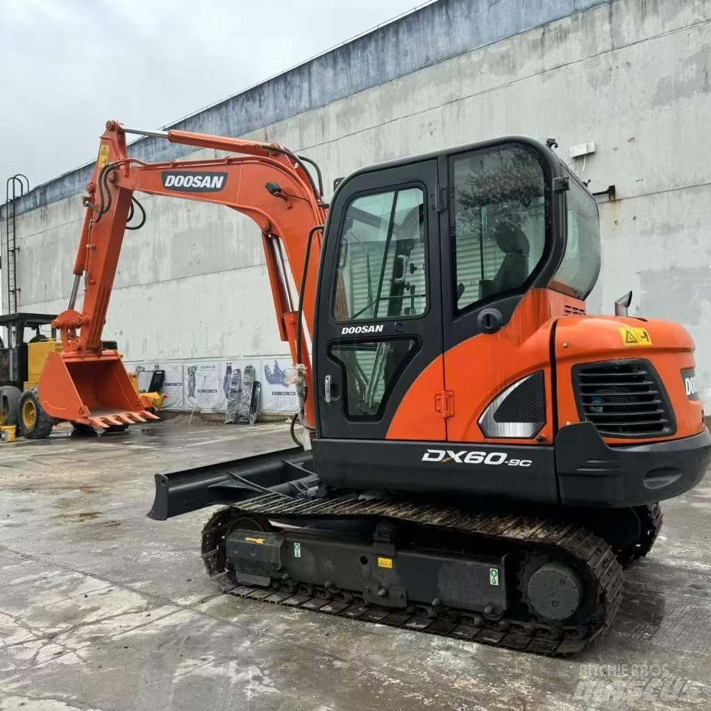 Doosan DX 60-9 C 小型挖土機/掘鑿機<7t(小型挖掘機)