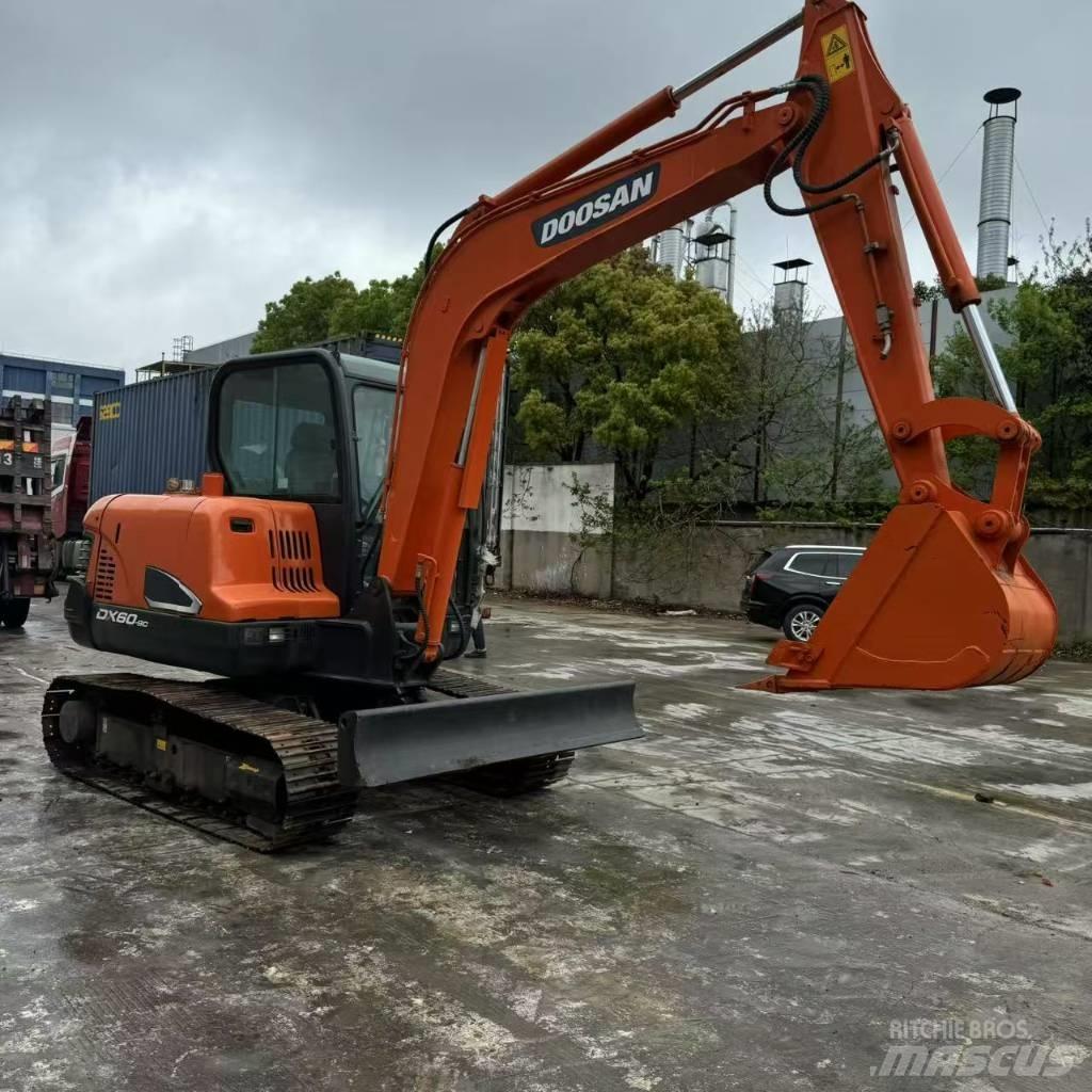 Doosan DX 60-9 C 小型挖土機/掘鑿機<7t(小型挖掘機)