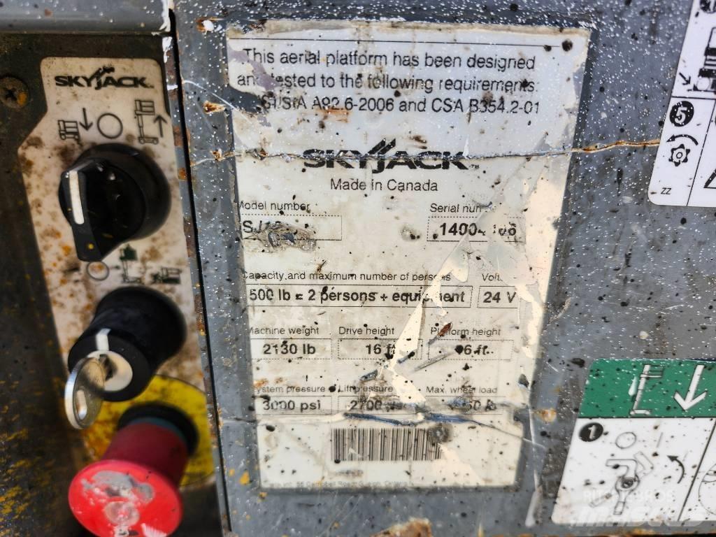 SkyJack SJ 16 垂直升降工作台