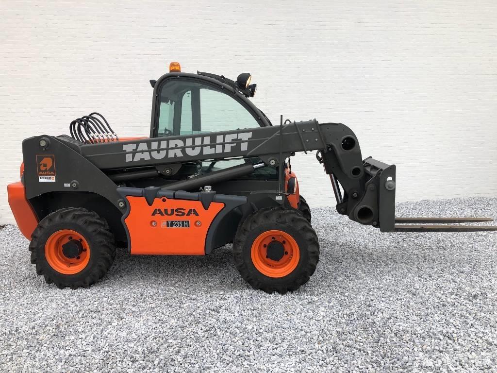 Ausa T 235 H 伸縮臂操作車