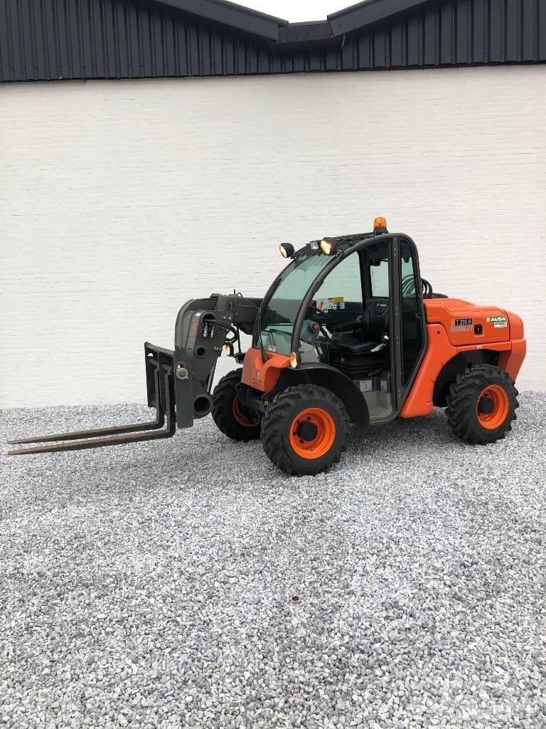 Ausa T 235 H 伸縮臂操作車