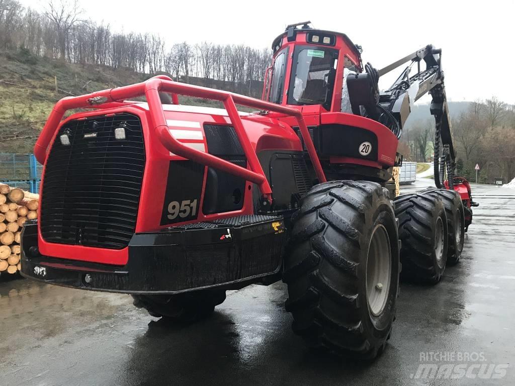 Komatsu 951 收穫機
