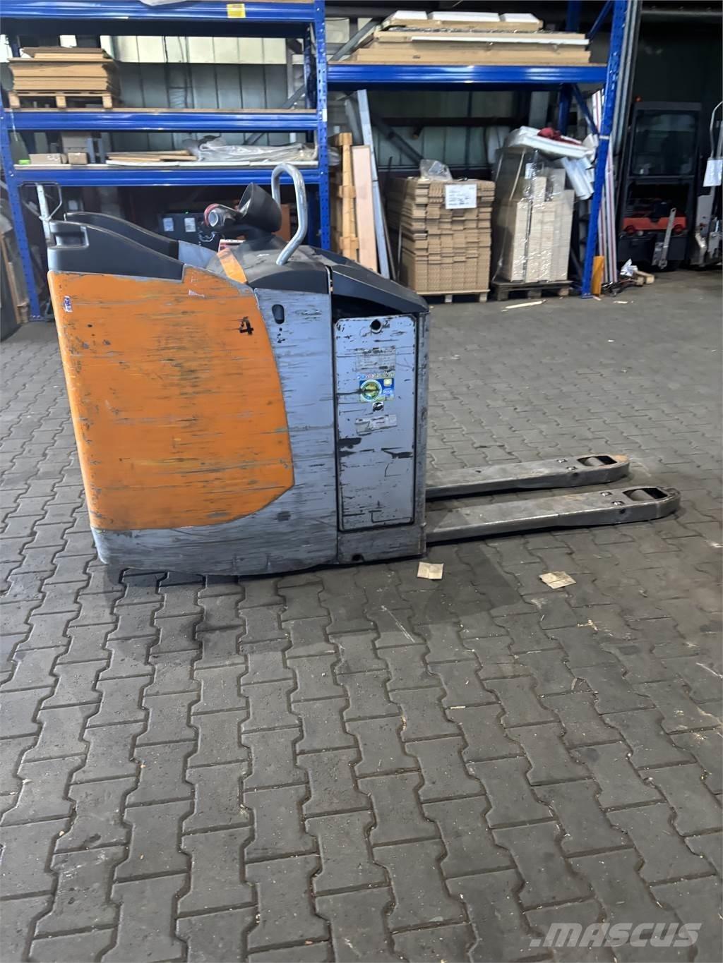 Still EXU-S22 行走控制式堆積機