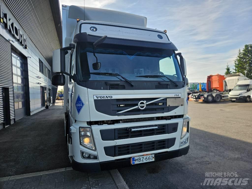 Volvo FM11 貨箱式卡車