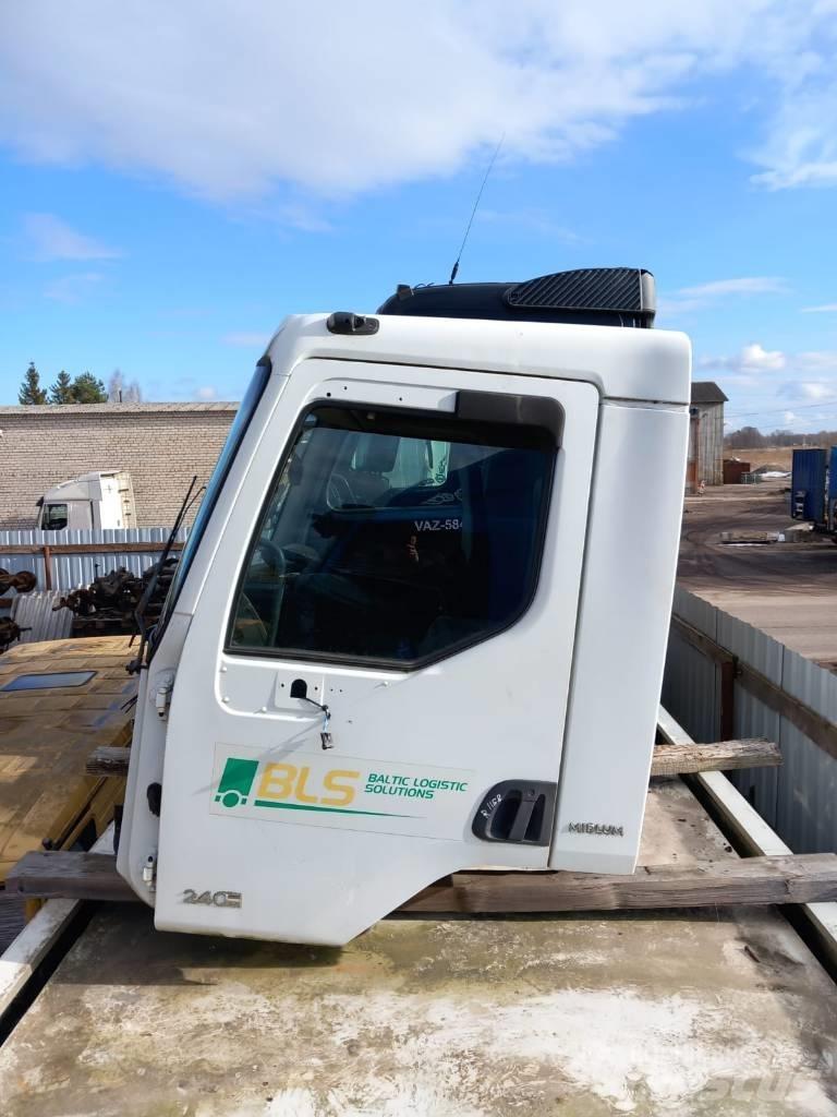 Renault Midlum 240 駕駛室與內部