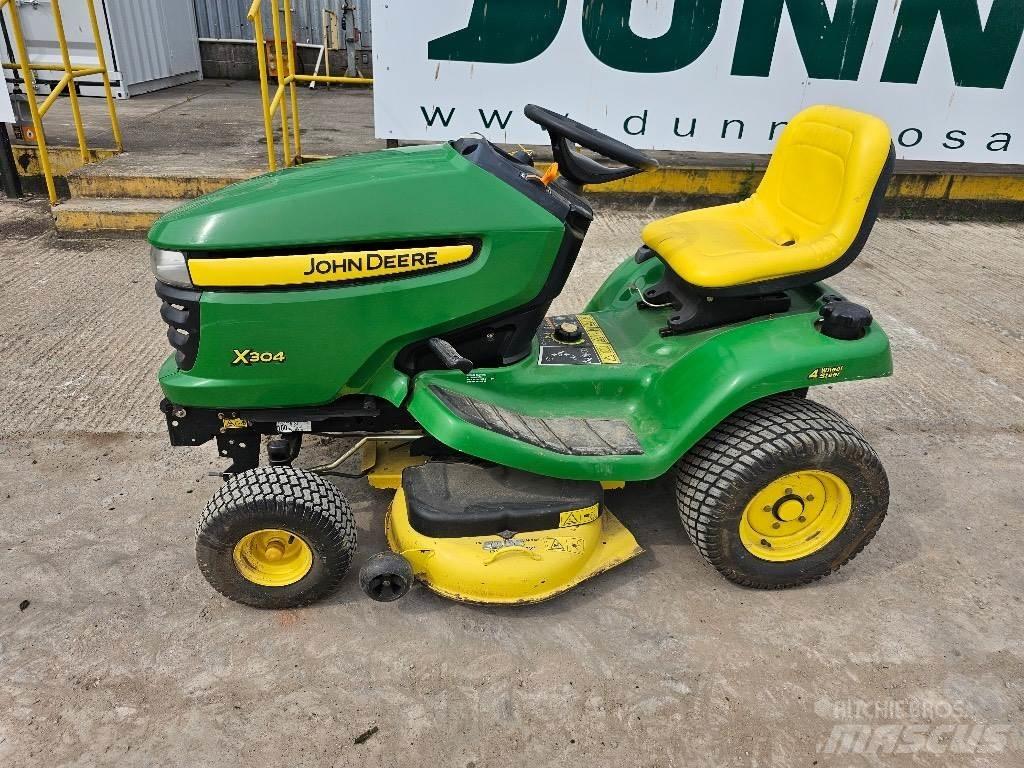 John Deere X 304 騎乘式割草機