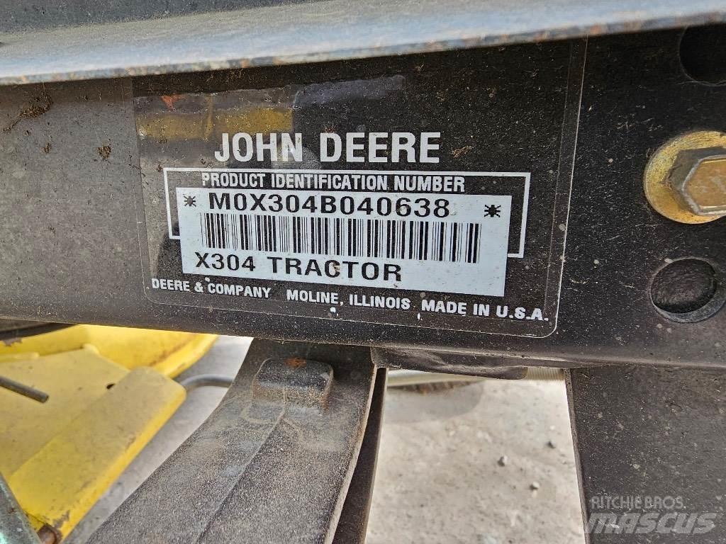 John Deere X 304 騎乘式割草機