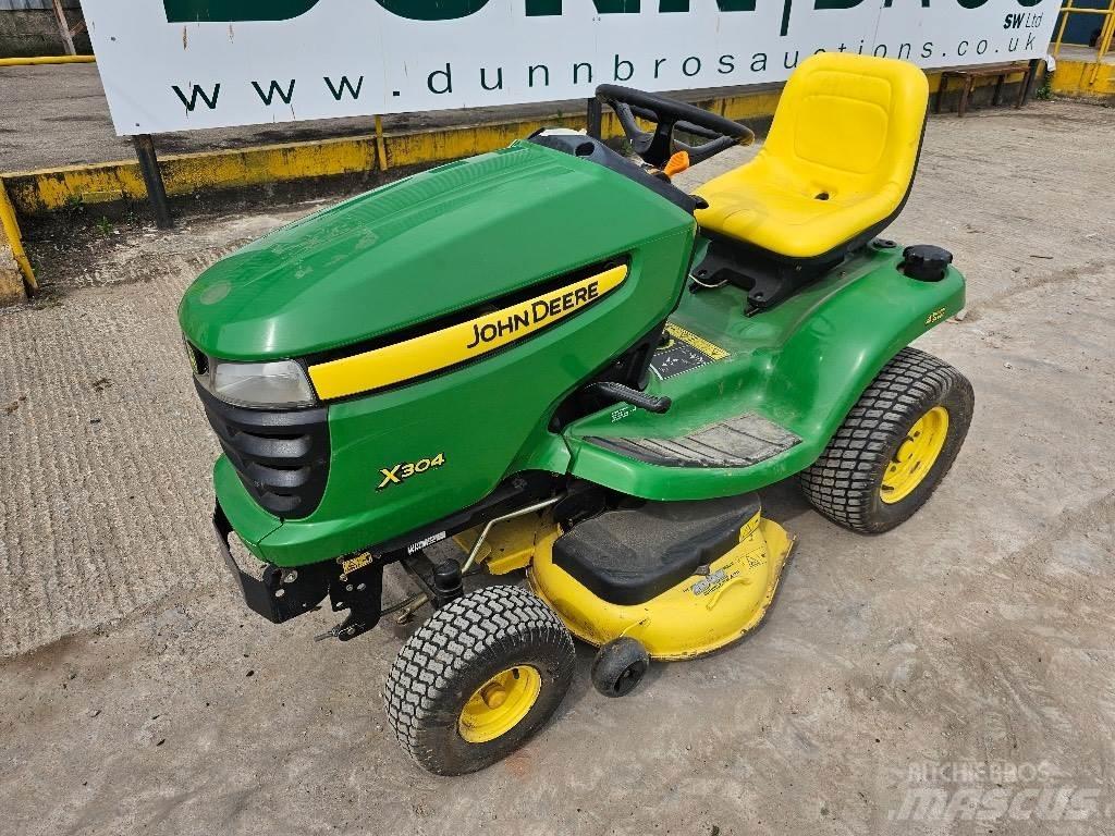 John Deere X 304 騎乘式割草機