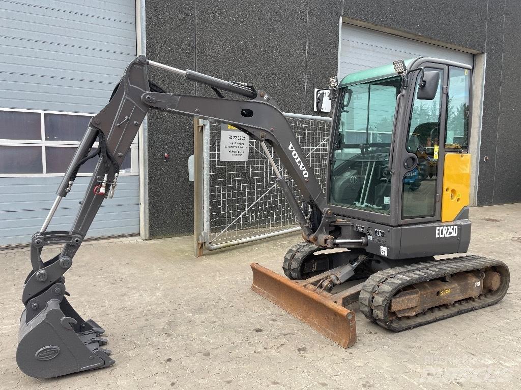 Volvo ECR25D 小型挖土機/掘鑿機<7t(小型挖掘機)