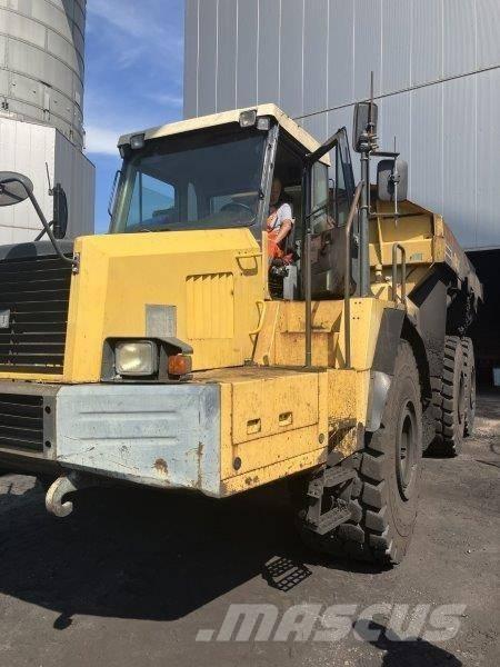 Komatsu HM 400-1 鉸接式起吊車