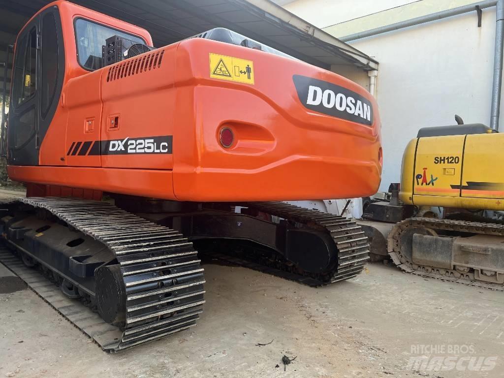 Doosan DX225LC 履帶式 挖土機/掘鑿機/挖掘機