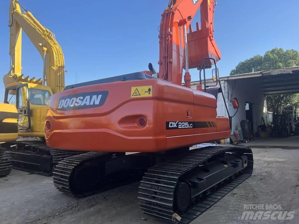 Doosan DX225LC 履帶式 挖土機/掘鑿機/挖掘機