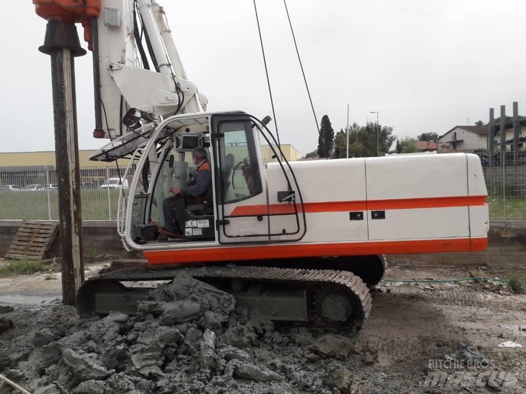 Soilmec R210 打樁機