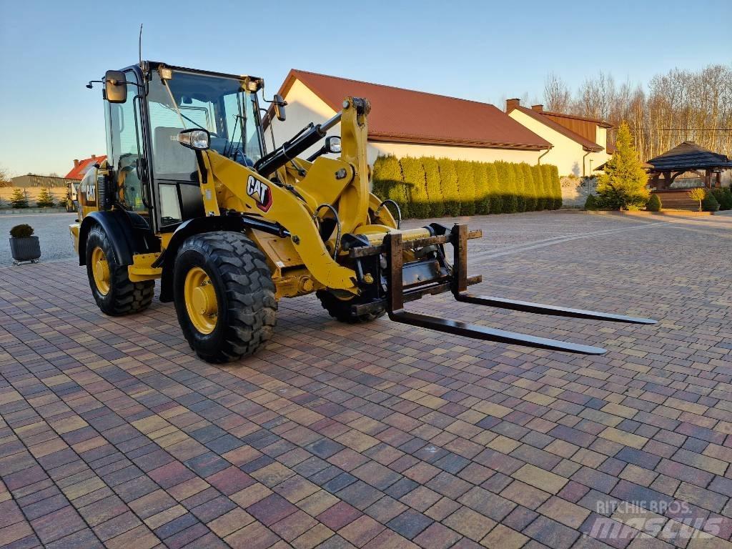 CAT 906 M 輪胎式裝載機