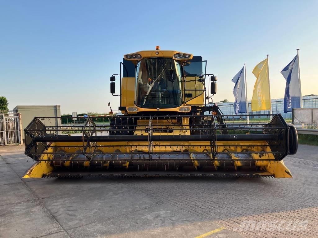 New Holland CS 6080 聯合收穫機