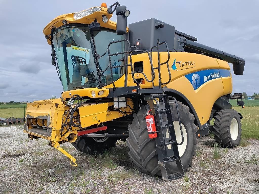 New Holland CX 8070 聯合收穫機