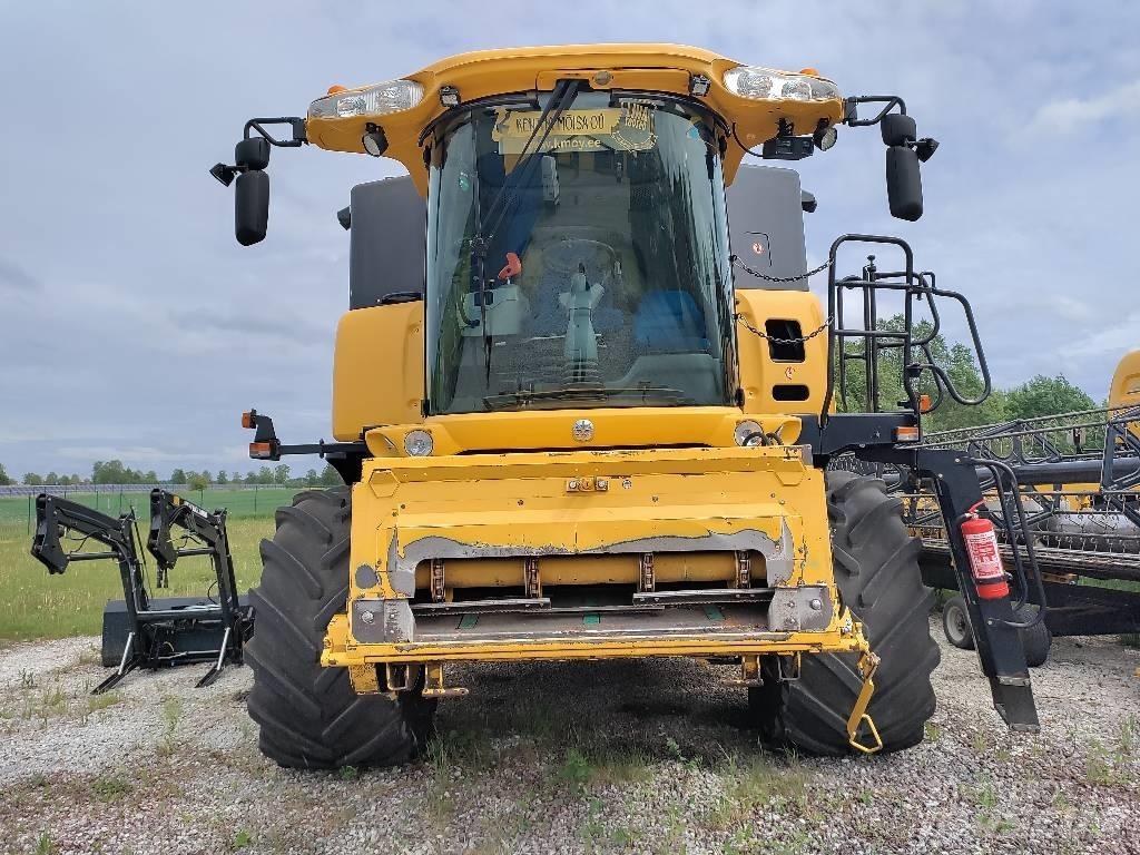 New Holland CX 8070 聯合收穫機