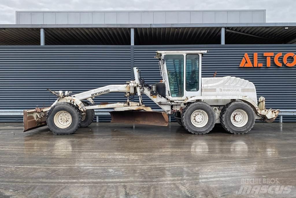 New Holland F156.6 平土機