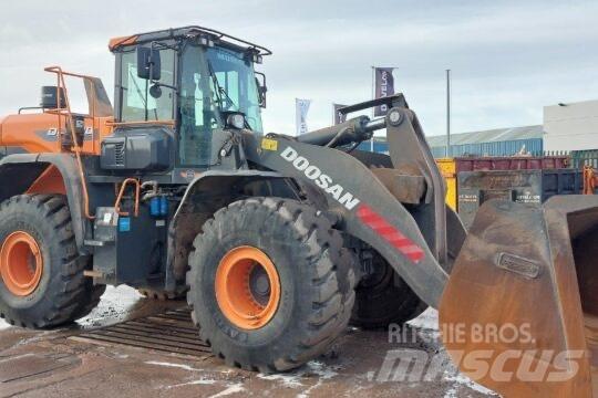 Develon DL 480-7 反鏟裝載機