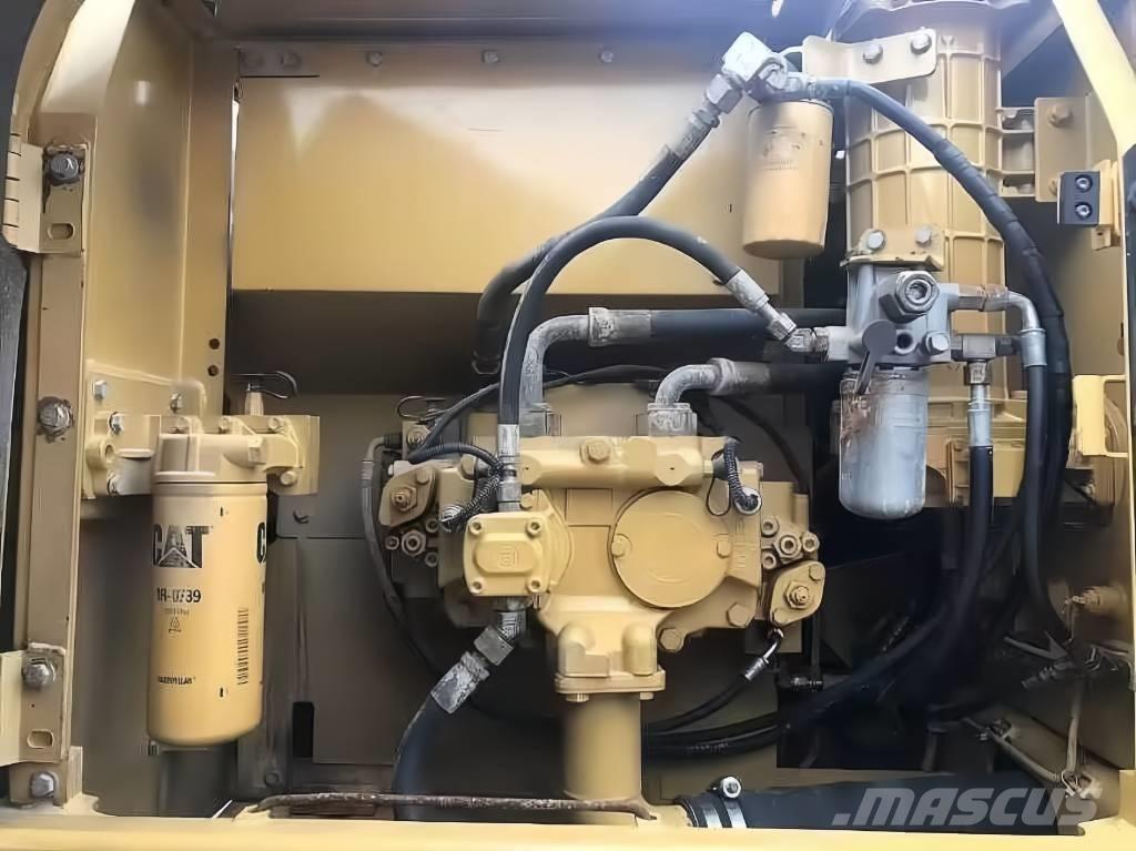CAT 323 D 履帶式 挖土機/掘鑿機/挖掘機