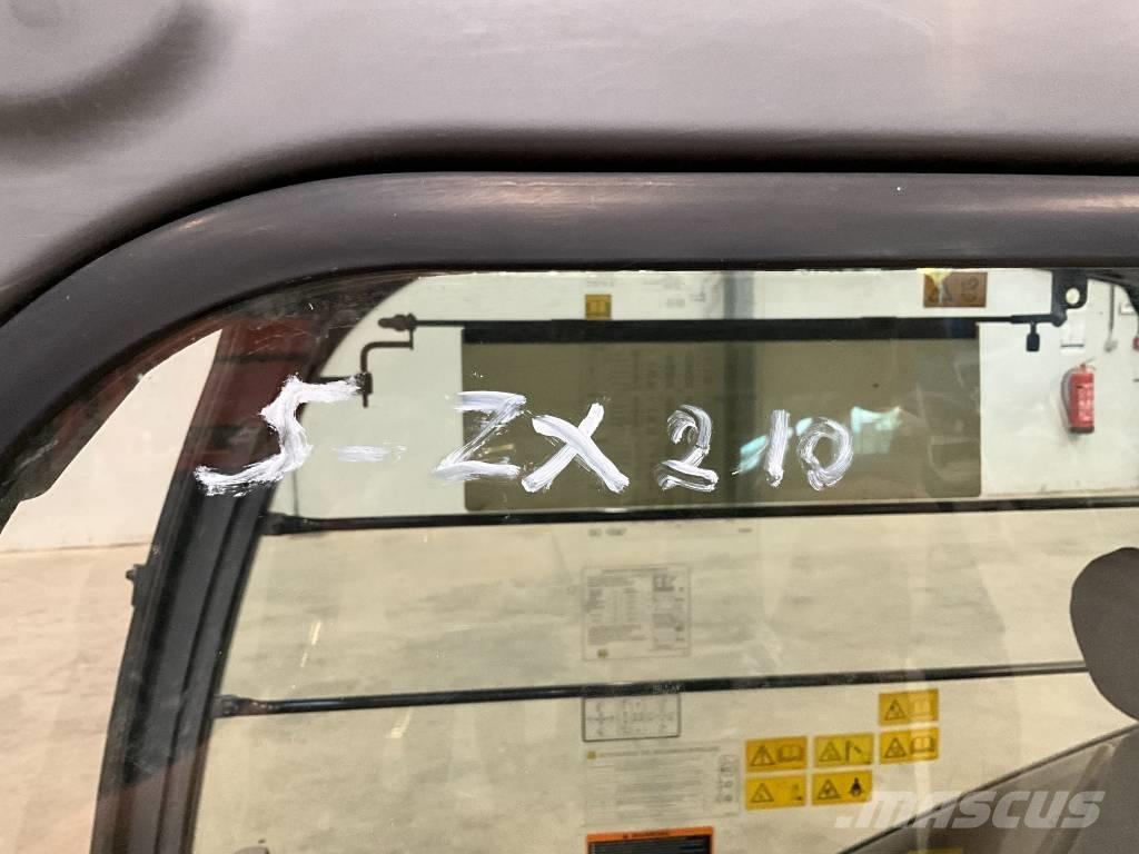 Hitachi ZX 210-3 駕駛室與內部