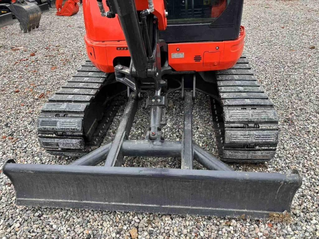 Kubota U 40 小型挖土機/掘鑿機<7t(小型挖掘機)