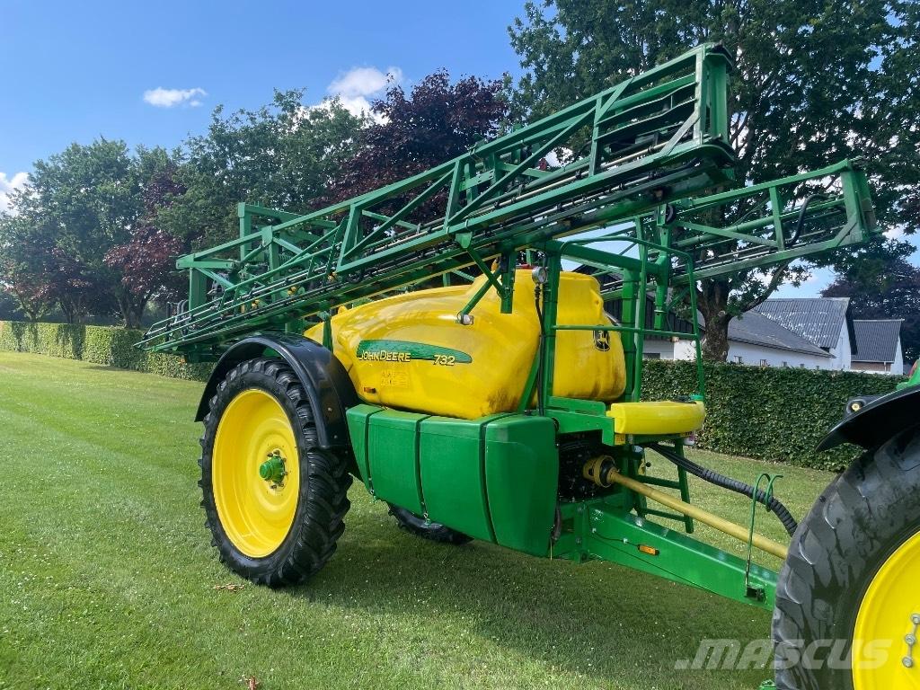 John Deere 732 牽引式噴霧機