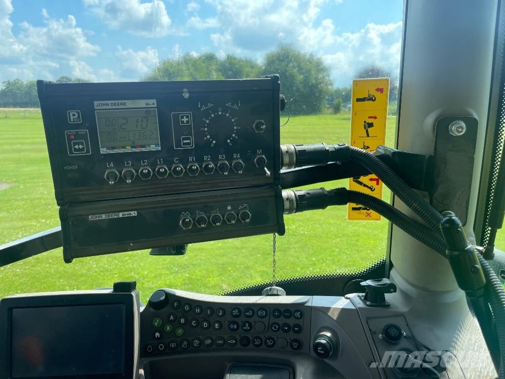 John Deere 732 牽引式噴霧機