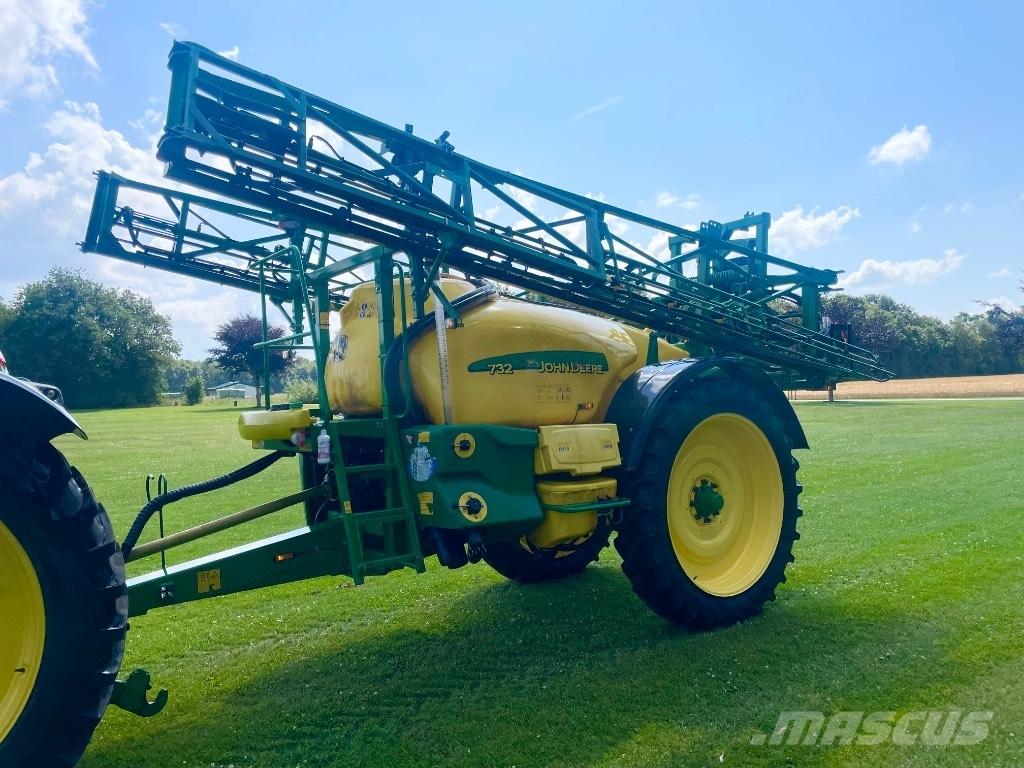 John Deere 732 牽引式噴霧機