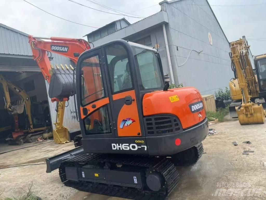 Doosan DH 60 小型挖土機/掘鑿機<7t(小型挖掘機)