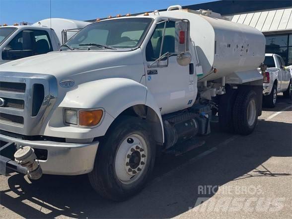 Ford F750 運油車